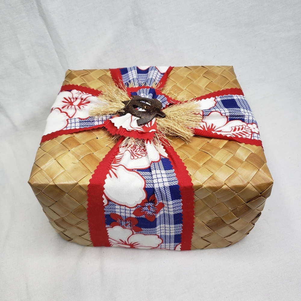 Woven Hawaii Palm Leaf Lidded Basket Ribbon Turtle Tropical